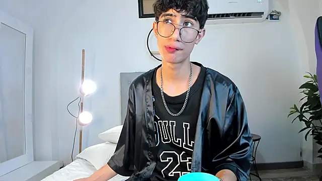 Snapshot of novaybrian chatting on 01/26/25, 12:43 novaybrian online show from 01/26/25, 12:43