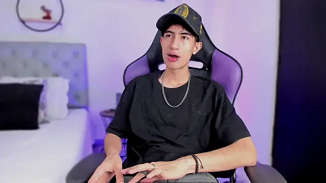 Snapshot of novaybrian chatting on 02/02/25, 04:48 novaybrian online show from 02/02/25, 04:48