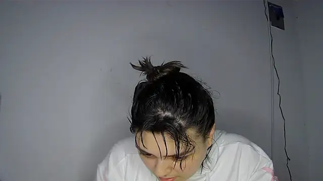 Snapshot of soysara15 chatting on 06/16/26, 02:36 soysara15 online show from 06/16/26, 02:36