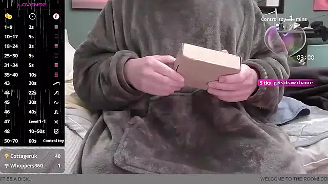 Snapshot of BondBroken chatting on 11/20/25, 07:35 BondBroken online show from 11/20/25, 07:35