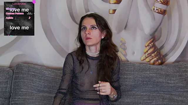 hailey peach online show from 02/19/25, 06:00