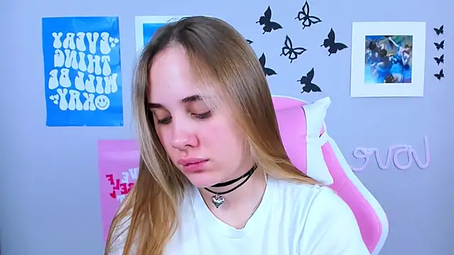 MiaMilas online show from 12/23/24, 04:44