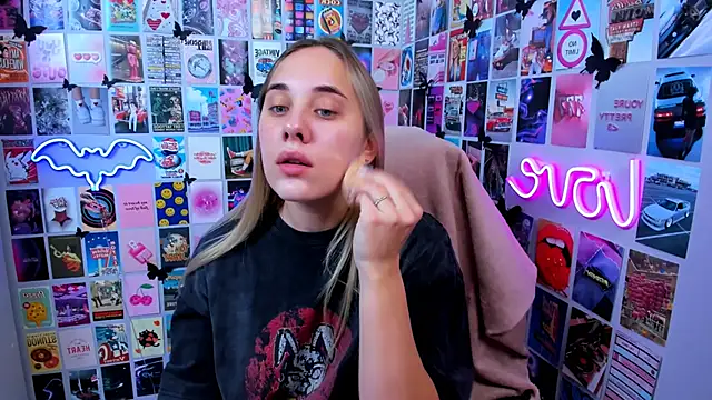 MiaMilas online show from 10/07/25, 04:09