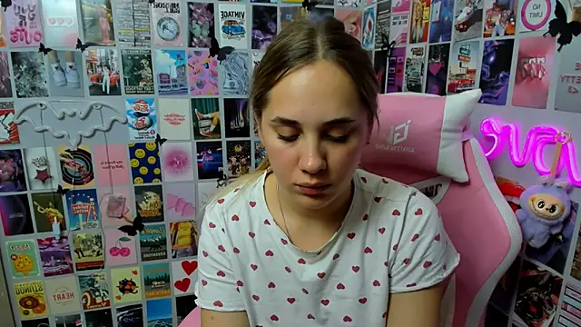 MiaMilas online show from 10/18/25, 04:19