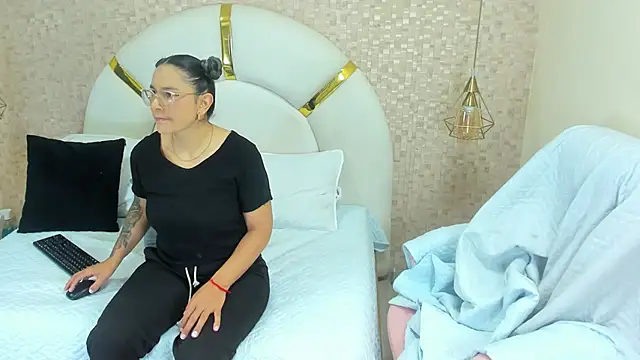 sophie 1 online show from 02/14/25, 03:22