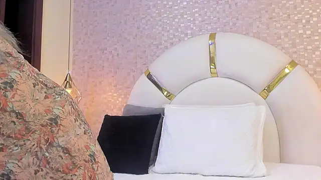 sophie 1 online show from 03/04/25, 10:49