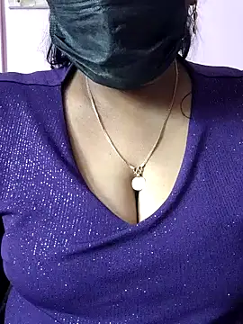 Snapshot of mallu-sumi chatting on 04/18/26, 04:38 mallu-sumi online show from 04/18/26, 04:38