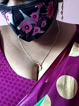 Snapshot of mallu-sumi chatting on 04/25/26, 04:04 mallu-sumi online show from 04/25/26, 04:04