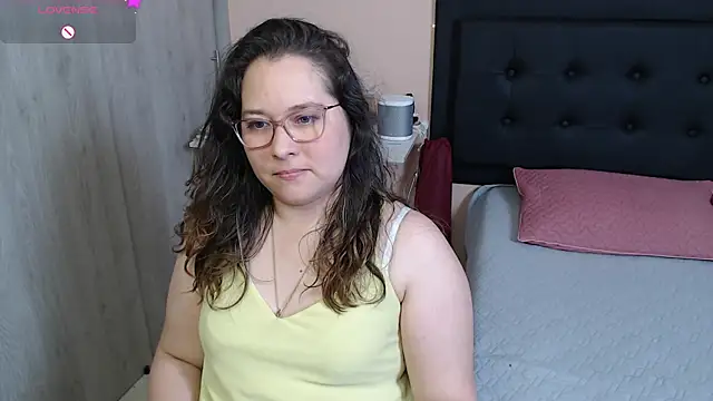 Snapshot of May_Carlier chatting on 12/02/24, 03:37 May Carlier online show from 12/02/24, 03:37