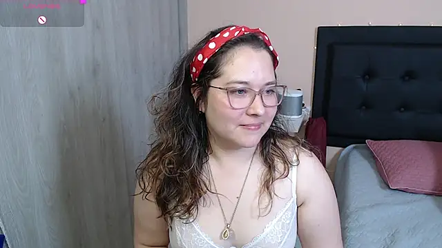 Snapshot of May_Carlier chatting on 12/02/24, 06:41 May Carlier online show from 12/02/24, 06:41