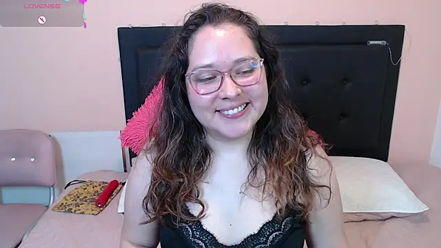 Snapshot of May_Carlier chatting on 02/05/25, 05:52 May Carlier online show from 02/05/25, 05:52