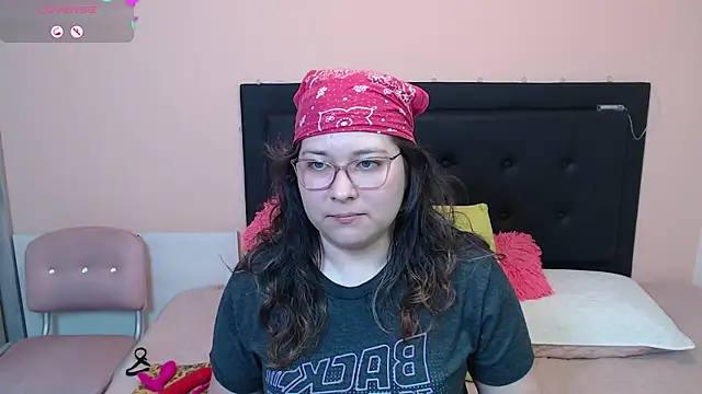 Snapshot of May_Carlier chatting on 02/11/25, 01:41 May Carlier online show from 02/11/25, 01:41