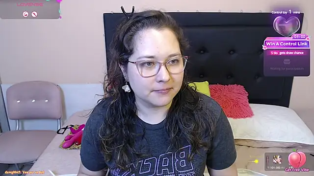 Snapshot of May_Carlier chatting on 02/11/25, 04:44 May Carlier online show from 02/11/25, 04:44