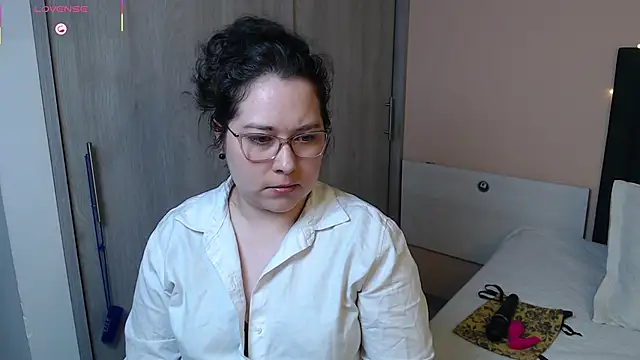 Snapshot of May_Carlier chatting on 03/17/25, 11:11 May Carlier online show from 03/17/25, 11:11