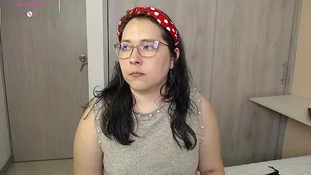 Snapshot of May_Carlier chatting on 10/09/25, 09:24 May Carlier online show from 10/09/25, 09:24