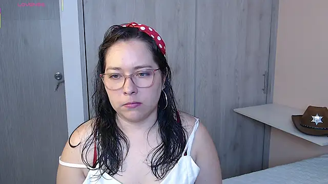 Snapshot of May_Carlier chatting on 10/11/25, 08:29 May Carlier online show from 10/11/25, 08:29