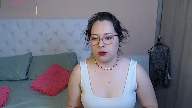 Snapshot of May_Carlier chatting on 12/02/25, 03:56 May Carlier online show from 12/02/25, 03:56