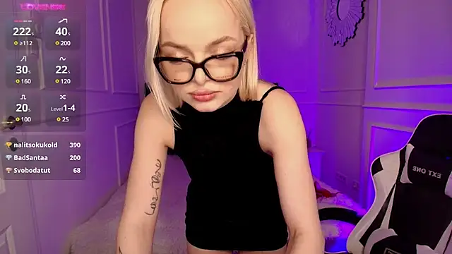 Snapshot of horny_blondiee chatting on 12/24/24, 02:12 horny blondiee online show from 12/24/24, 02:12