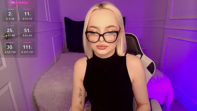 Snapshot of horny_blondiee chatting on 12/27/24, 08:35 horny blondiee online show from 12/27/24, 08:35