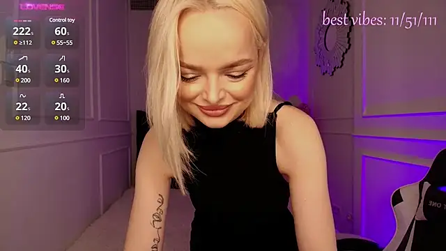 Snapshot of horny_blondiee chatting on 02/22/25, 08:29 horny blondiee online show from 02/22/25, 08:29