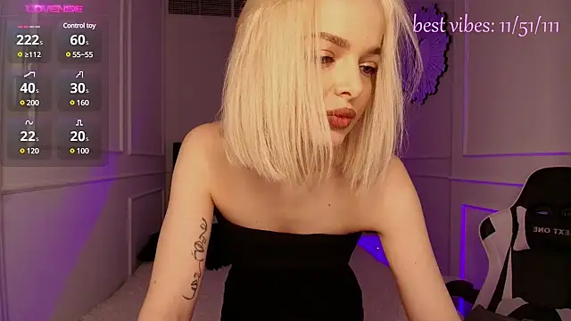 Snapshot of horny_blondiee chatting on 02/24/25, 08:38 horny blondiee online show from 02/24/25, 08:38