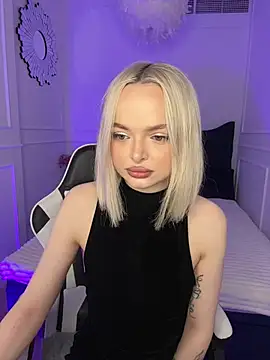 Snapshot of horny_blondiee chatting on 03/06/25, 08:30 horny blondiee online show from 03/06/25, 08:30