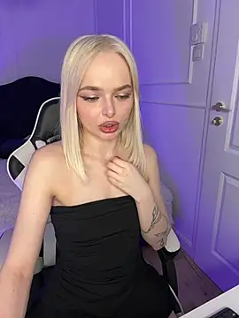 Snapshot of horny_blondiee chatting on 03/19/25, 06:34 horny blondiee online show from 03/19/25, 06:34