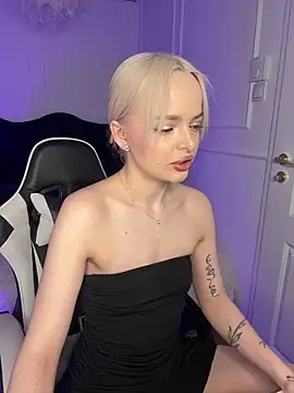 Snapshot of horny_blondiee chatting on 03/23/25, 08:15 horny blondiee online show from 03/23/25, 08:15