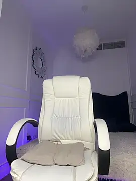 Snapshot of horny_blondiee chatting on 10/08/25, 03:42 horny blondiee online show from 10/08/25, 03:42