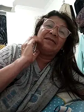 Aranza-Queen online show from 11/15/25, 04:32