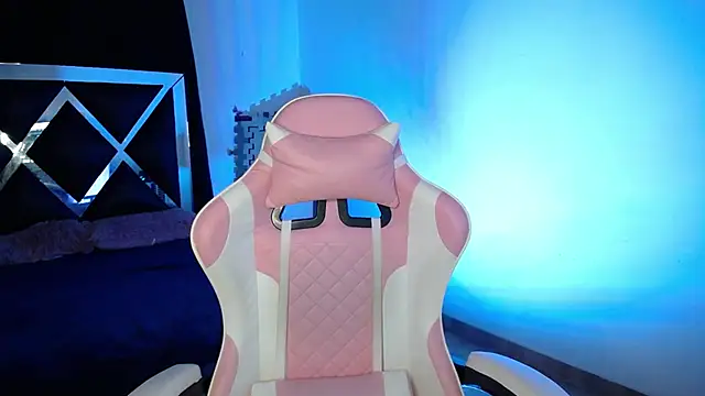 Snapshot of merlin-18 chatting on 10/31/25, 03:29 merlin-18 online show from 10/31/25, 03:29