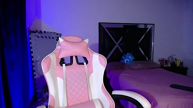 Snapshot of merlin-18 chatting on 11/21/25, 04:22 merlin-18 online show from 11/21/25, 04:22