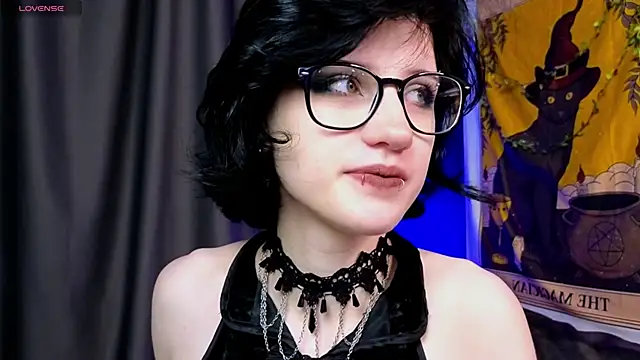 Snapshot of dark_vamp_ chatting on 12/11/24, 09:01 dark vamp online show from 12/11/24, 09:01