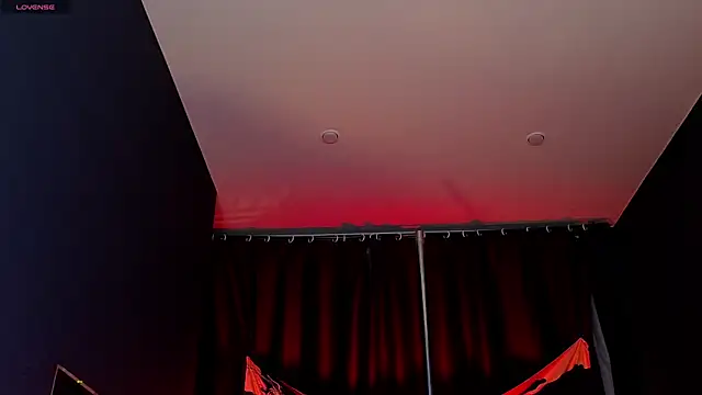 Snapshot of dark_vamp_ chatting on 12/21/24, 01:15 dark vamp online show from 12/21/24, 01:15