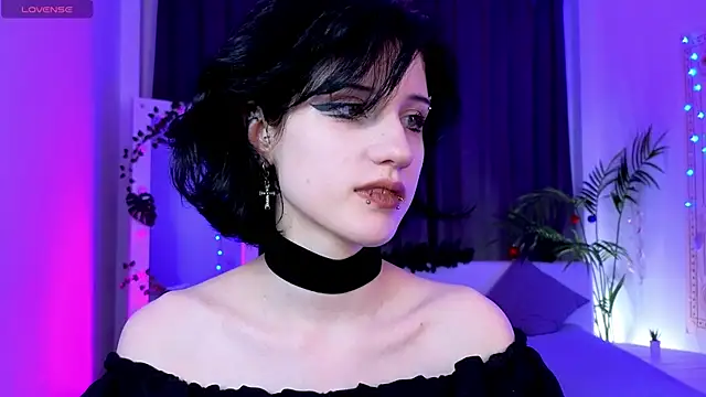 Snapshot of dark_vamp_ chatting on 12/25/24, 09:00 dark vamp online show from 12/25/24, 09:00