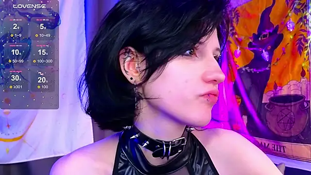 Snapshot of dark_vamp_ chatting on 12/29/24, 03:33 dark vamp online show from 12/29/24, 03:33