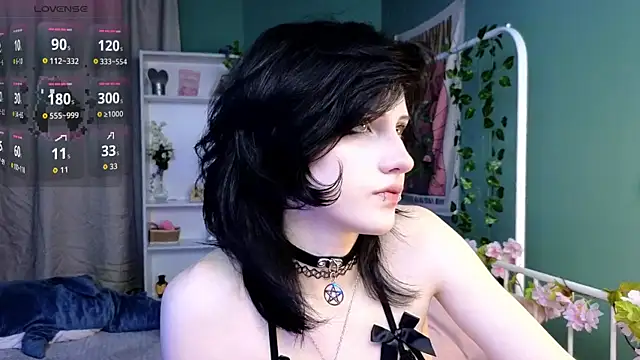 Snapshot of dark_vamp_ chatting on 10/10/25, 03:22 dark vamp online show from 10/10/25, 03:22