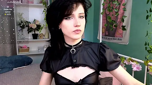 Snapshot of dark_vamp_ chatting on 10/16/25, 05:03 dark vamp online show from 10/16/25, 05:03