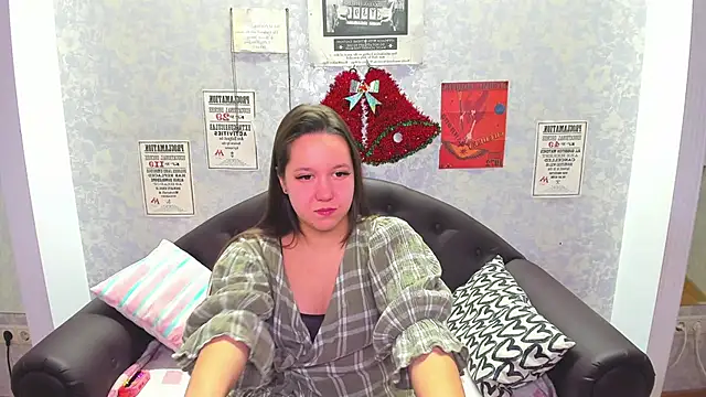 Snapshot of Mira_Karter chatting on 12/25/24, 02:03 Mira Karter online show from 12/25/24, 02:03