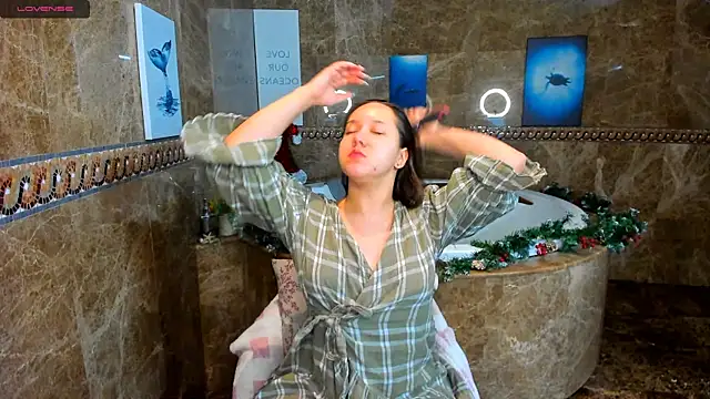 Snapshot of Mira_Karter chatting on 01/12/25, 01:42 Mira Karter online show from 01/12/25, 01:42