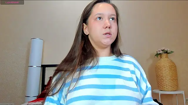 Snapshot of Mira_Karter chatting on 10/20/25, 11:43 Mira Karter online show from 10/20/25, 11:43