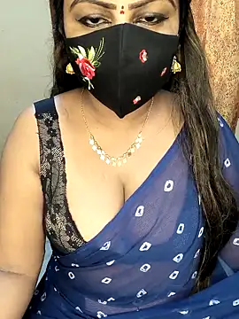 Snapshot of honey-sexy chatting on 01/07/26, 04:26 honey-sexy online show from 01/07/26, 04:26