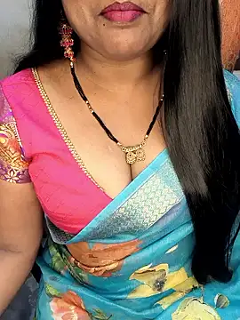 Snapshot of honey-sexy chatting on 02/06/26, 07:12 honey-sexy online show from 02/06/26, 07:12