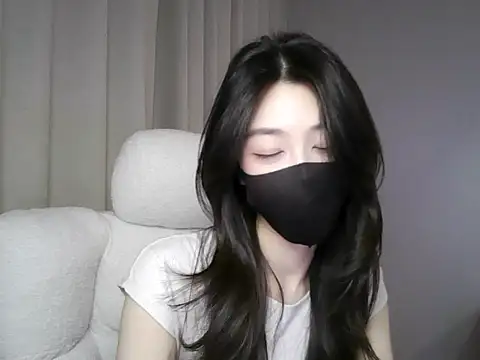 Snapshot of xiaxia-baby_ chatting on 11/26/25, 07:48 xiaxia-baby online show from 11/26/25, 07:48