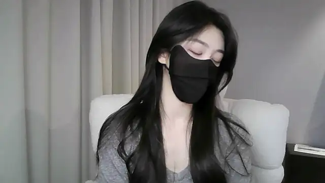 Snapshot of xiaxia-baby_ chatting on 12/17/25, 04:57 xiaxia-baby online show from 12/17/25, 04:57