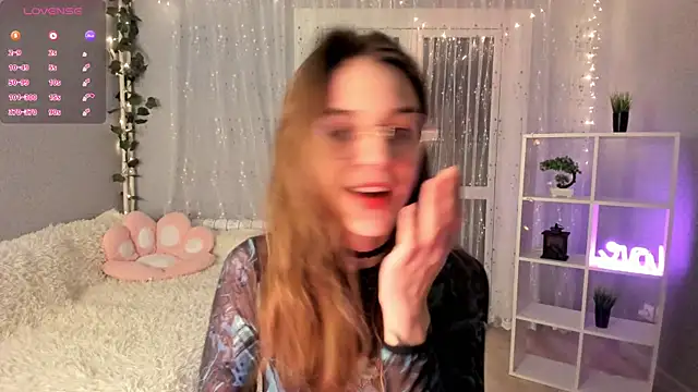 Snapshot of AraCopple chatting on 12/12/24, 09:15 AraCopple online show from 12/12/24, 09:15