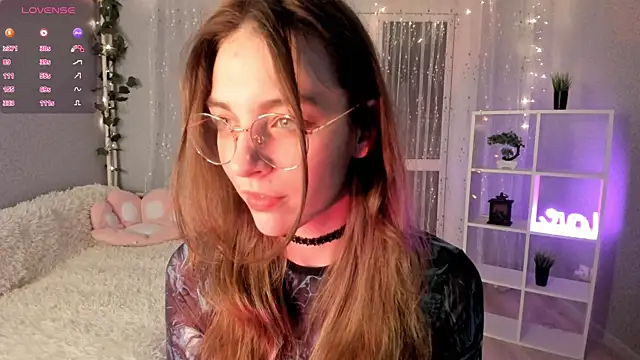 Snapshot of AraCopple chatting on 12/13/24, 12:42 AraCopple online show from 12/13/24, 12:42