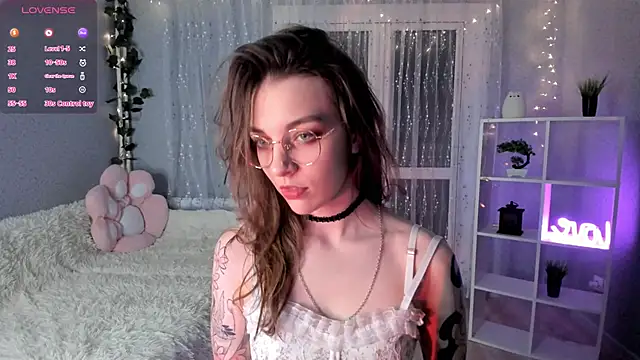 Snapshot of AraCopple chatting on 12/15/24, 09:31 AraCopple online show from 12/15/24, 09:31