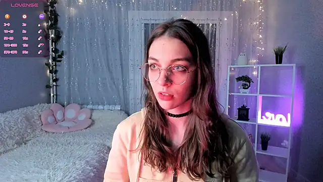 Snapshot of AraCopple chatting on 12/18/24, 01:48 AraCopple online show from 12/18/24, 01:48