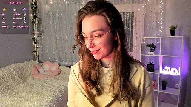 Snapshot of AraCopple chatting on 12/19/24, 06:45 AraCopple online show from 12/19/24, 06:45